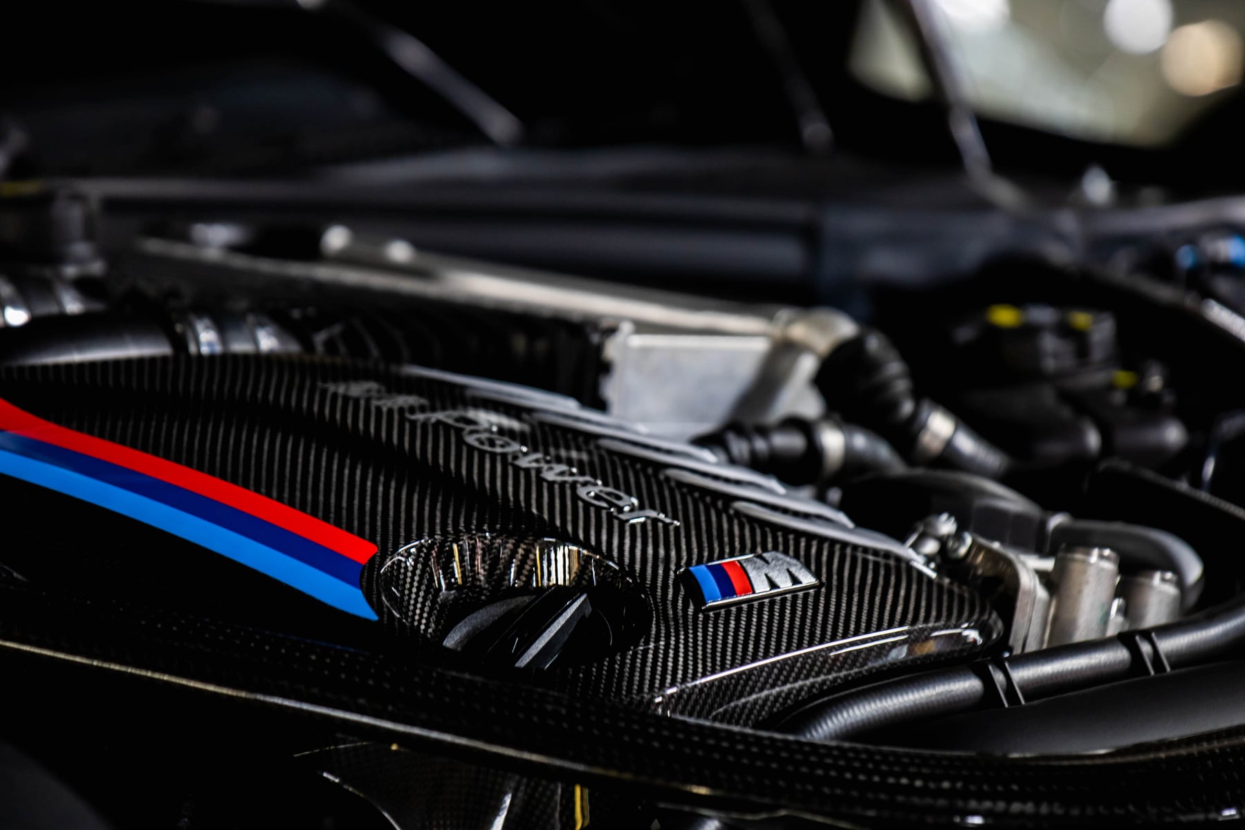 BMW M Motor mit Carbon-Abdeckung – DR Performance Düsseldorf